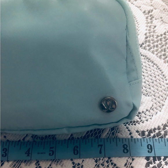 LULULEMON EVERYWHERE BELT BAG UNISEX GREEN TEA - Picture 6 of 7